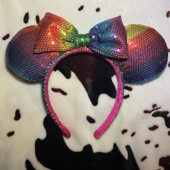 ✨DISNEY RAINBOW SEQUIN EARS✨ - Picture 2 of 4